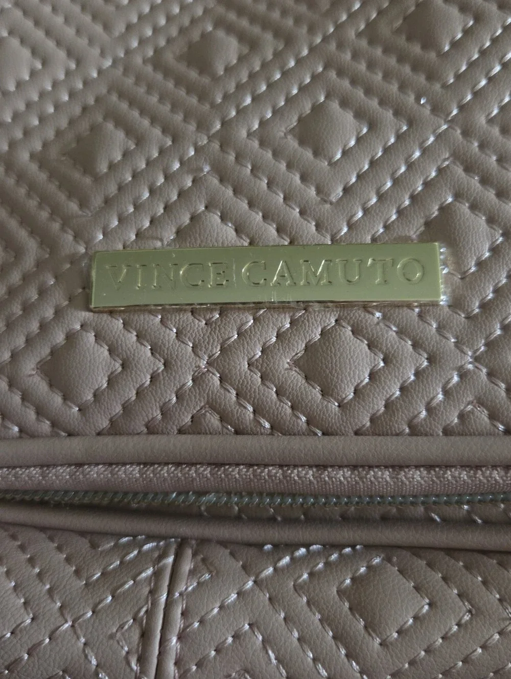 vince camuto quilted dusty pink hanging toiletry bag